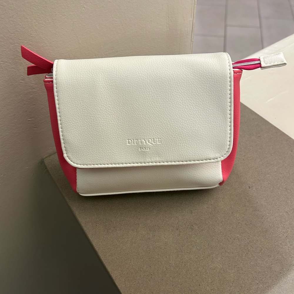 Bag Elegant Pink Cosmetic Bag Durable Design and Spacious InteriorDIPTYQUE paris